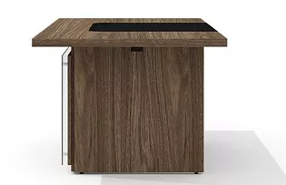 Стол руководителя с декор. траверсом