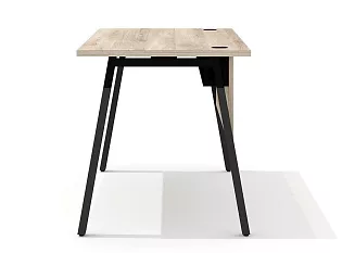 Стол прямой на металлокаркасе